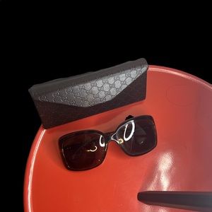 Gucci glass with case, a little peeling on the frame both sides